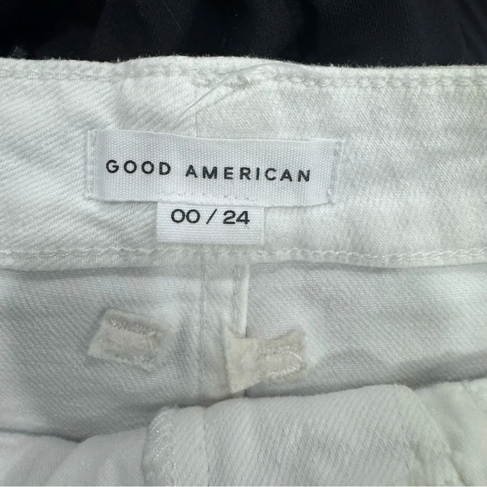 Good American BOMBSHELL SHORTS GBS046T WHITE025 Size 00/24 Inseam 3 1/2 inches